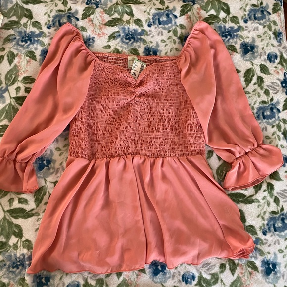 Papaya Tops - NWT Chiffon cinched Blouse